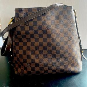 Louis Vuitton Damier MM. TH0029 lot number stamped in bag. Beautiful loved bag